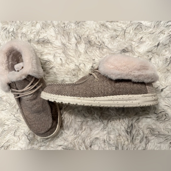 NWOT - Hey Dudes Womens Wendy Fold Boot - - Picture 3 of 5